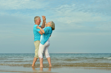 Canvas Print - Happy elderly couple dancing on tropical beach