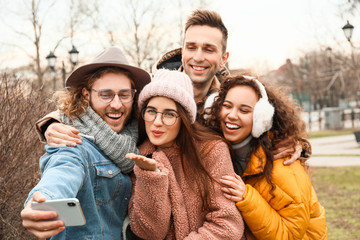 Poster - Happy friends taking selfie outdoors