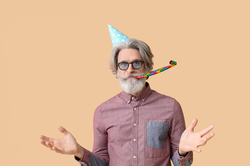 Canvas Print - Senior man celebrating Birthday on color background