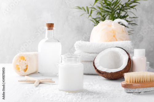 Fotografía Coconut spa setting and health care items