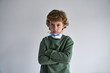 © PHILIPPE DEGROOTE/ADDICTIVE STOCK - Blond boy, about 8 years old, wearing a respirator to co-infect himself with a virus
