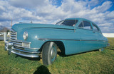 Fototapeta Sawanna - An old light blue car