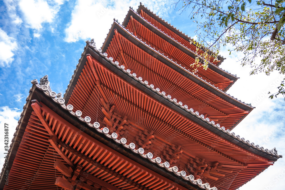 五重塔をすぐ斜め下から見上げた画。池上本門寺の五重塔は関東最古1608 