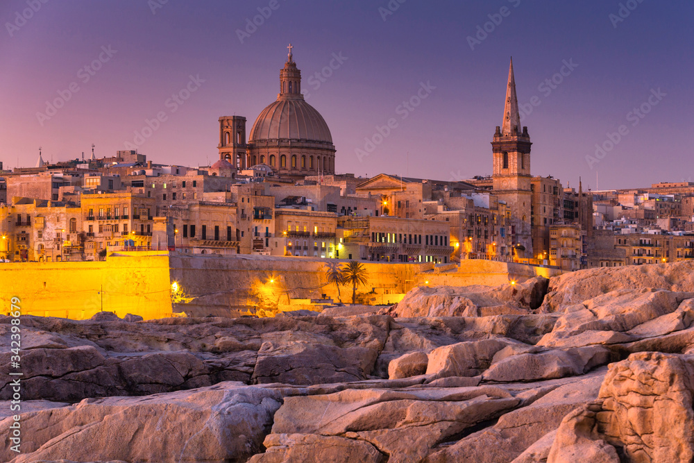 Obraz na płótnie Beautiful architecture of the Valletta city on Malta at dawn w salonie