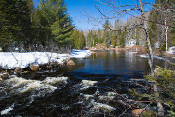 Wall Mural - Rivière du printemps au Québec, Canada, région de Lanaudière