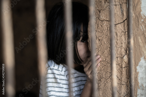 Fotografía Children imprisoned with violence Human rights concept, Human trafficking concep