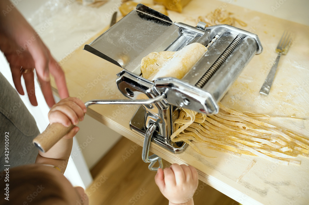 Foto stock di Staying at home with your family and preparing fresh home ...