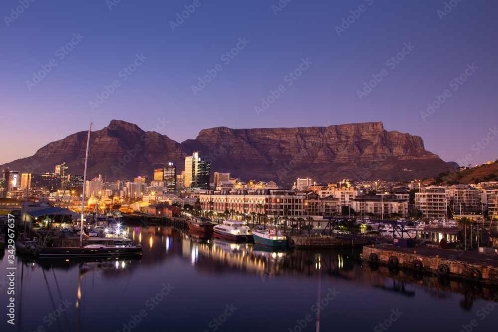 View of Table Mountain at dawn from waterfront of Cape Town - obrazy, fototapety, plakaty 