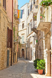 Fototapeta Uliczki - A narrow street in the village of Molfetta in Puglia
