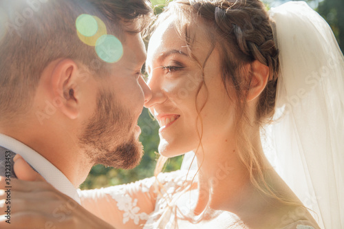 Photographie Smiling bride and groom spending time together