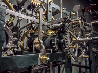 Giant clock mechanism