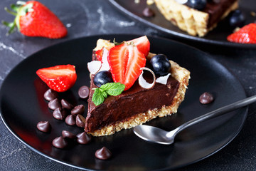 Canvas Print - Chocolate tart with the crust of oats and dates