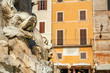 Zbliżenie na element rzeźby. Fontanna na placu Rotonda w pobliżu Panteonu. Rzym, Włochy, Europa.