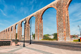 Fototapeta Dinusie - Aqueduct at Queretaro plaza