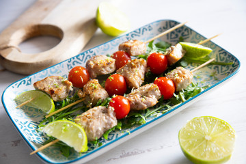 Canvas Print - BBQ pork with cherry tomatoes and lime