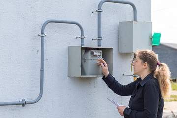 The girl the peasant woman will check on the wall and write down the gas meter in a notebook. Analysis of energy consumption