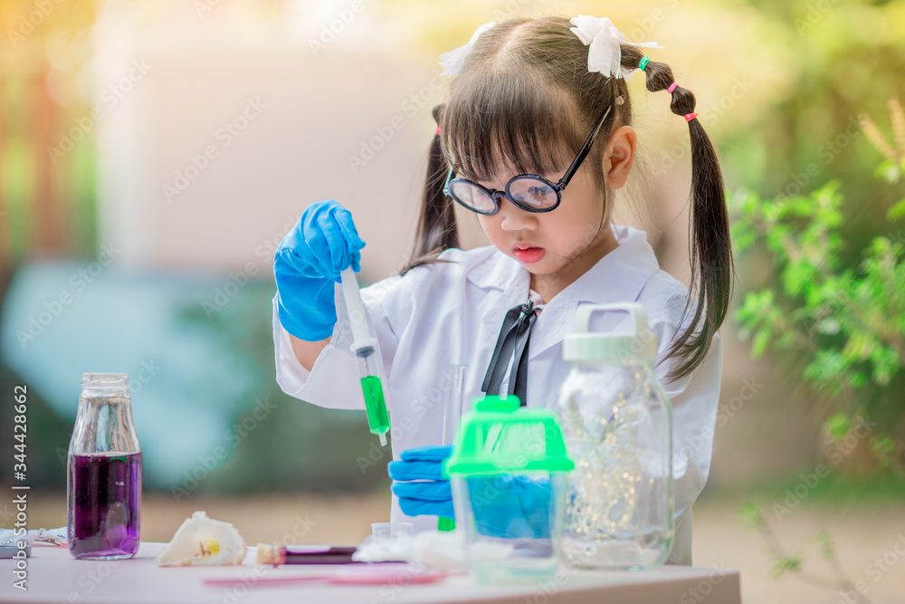 Close up view For a cute girl, a concept learning science process ...