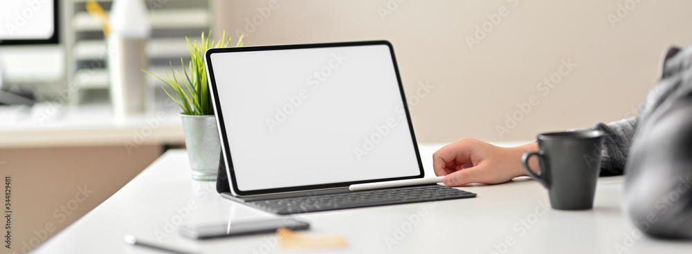 Cropped shot of businessperson reading informations on mock-up tablet - obrazy, fototapety, plakaty 