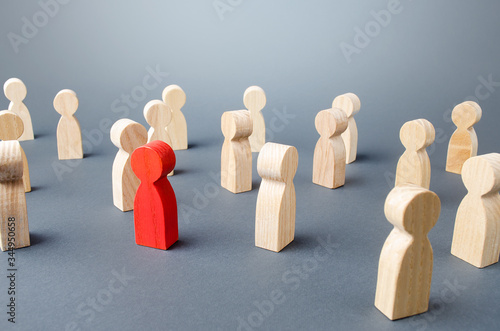 Fotografía Red person in a crowd of people