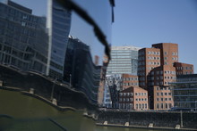 Blickwinkel Im Düsseldorfer Hafen, Gehry Bauten
