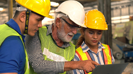 Wall Mural - Team Of Engineers Having Discussion