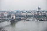 Fototapeta Londyn - Panoramic view of the famous Chain Bridge in Budapest, Hungary