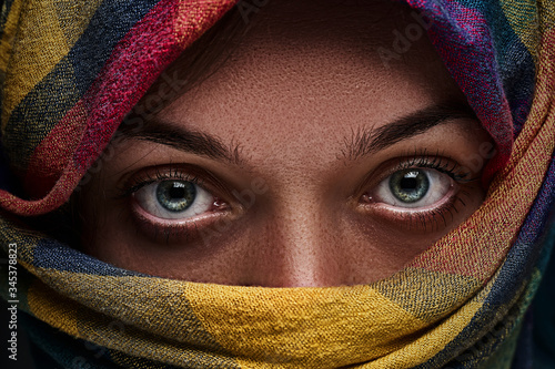 Plakat Beggar orphan poor syrian woman refugee in a head scarf with sad eyes and tired look