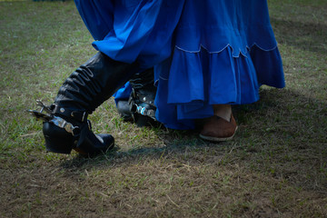 couple dancing chamame in their gala dress