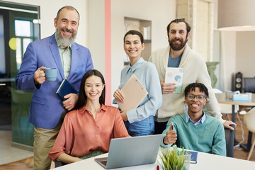 Wall Mural - horizontal group portrait of happy stylish business people working in modern company, looking at cam