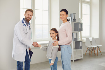 Wall Mural - Woman with daughter visiting doctor in hospital