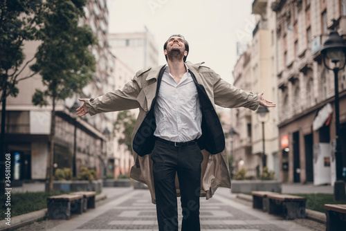 Fotografía Attractive young businessman appreciating life, looking happy and satisfied