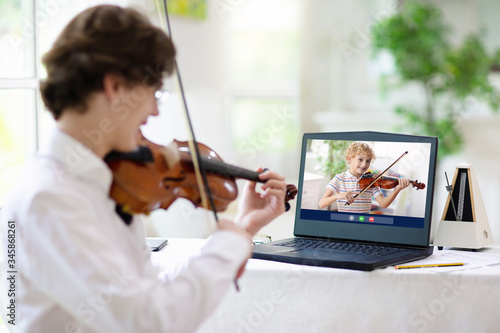 Cuadros en Lienzo Violin lesson online. Music remote tuition.