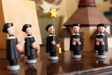 Christmas Decoration Wooden Figurine Carol Singers
