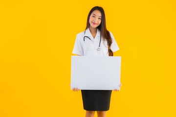 Portrait beautiful young asian doctor woman with empty white board