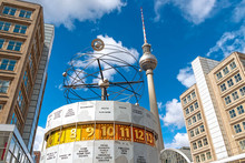 Berlin Alexanderplatz Mit Fernsehturm Und Weltzeituhr