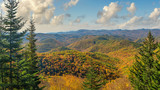 Fototapeta Na ścianę - Blue Ridge Parkway overlook in Autumn near Asheville North Carolina
