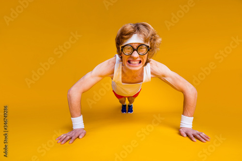 Fotografía Portrait of his he nice funky motivated mad desperate foxy guy doing work out bo