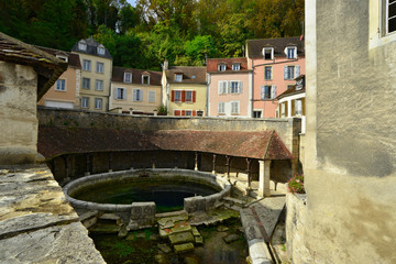 Wall Mural - Plongée sur la Fosse Dionne à Tonnerre (89700), l'Yonne en Bourgogne-Franche-Comté, France