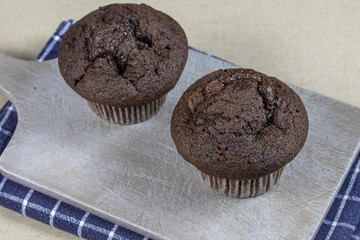 Wall Mural - muffin au chocolat sur une table