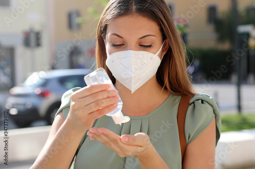 Cuadros en Lienzo COVID-19 Pandemic Coronavirus Close up Woman with KN95 FFP2 Mask using Alcohol Gel Sanitizer Hands in City Street