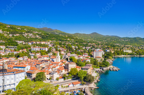 Photographie Croatia, beautiful town of Lovran and sea walkway, aerial panoramic view in Kvar