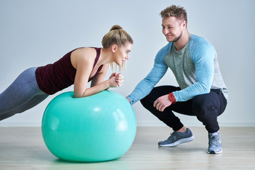 Poster - Woman with her personal fitness trainer