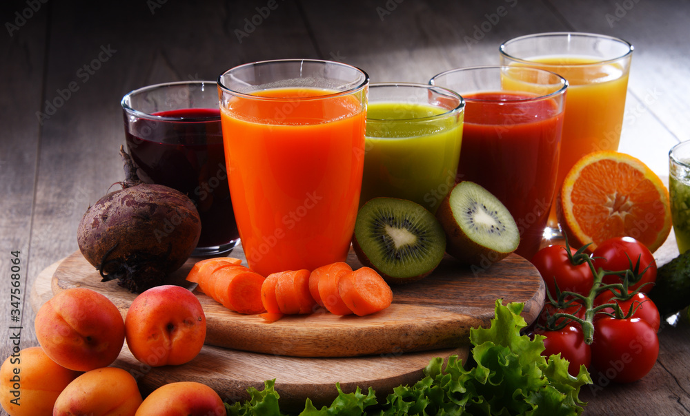 Glasses with fresh organic vegetable and fruit juices - obrazy, fototapety, plakaty 