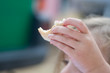 © Photography - Hand mit angebissenem Brötchen in der Hand