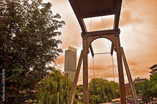Fotografía Beetham Tower Seen From Playground