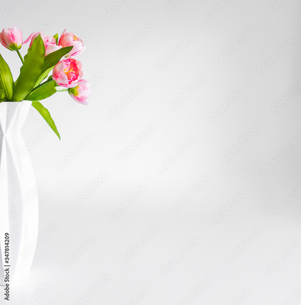 Kwiaty wazon bukiet tulipany kobieta prezent - obrazy, fototapety, plakaty 