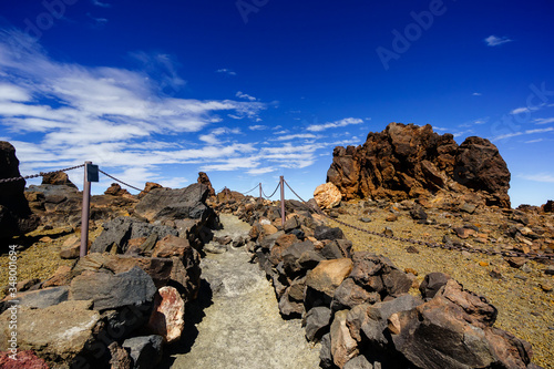 Fototapeta na drzwi i meble szlak turystyczny na szczyt wulkanu Teide Teneryfa, Wyspy Kanaryjskie, Hiszpania