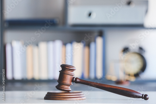 Photographie Judge's gavel on table in office
