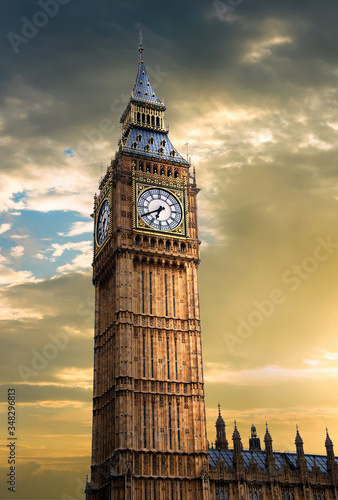 Mata magnetyczna Zachód słońca nad wieżą zegarową Big Ben w Londynie