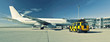 Flugzeug am Flughafen beim Boarding - Luftverkehr Transport // Aircraft at the airport at boarding